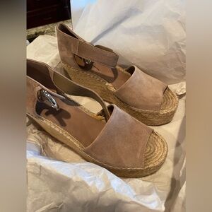 Marc Fisher Alida Wedges